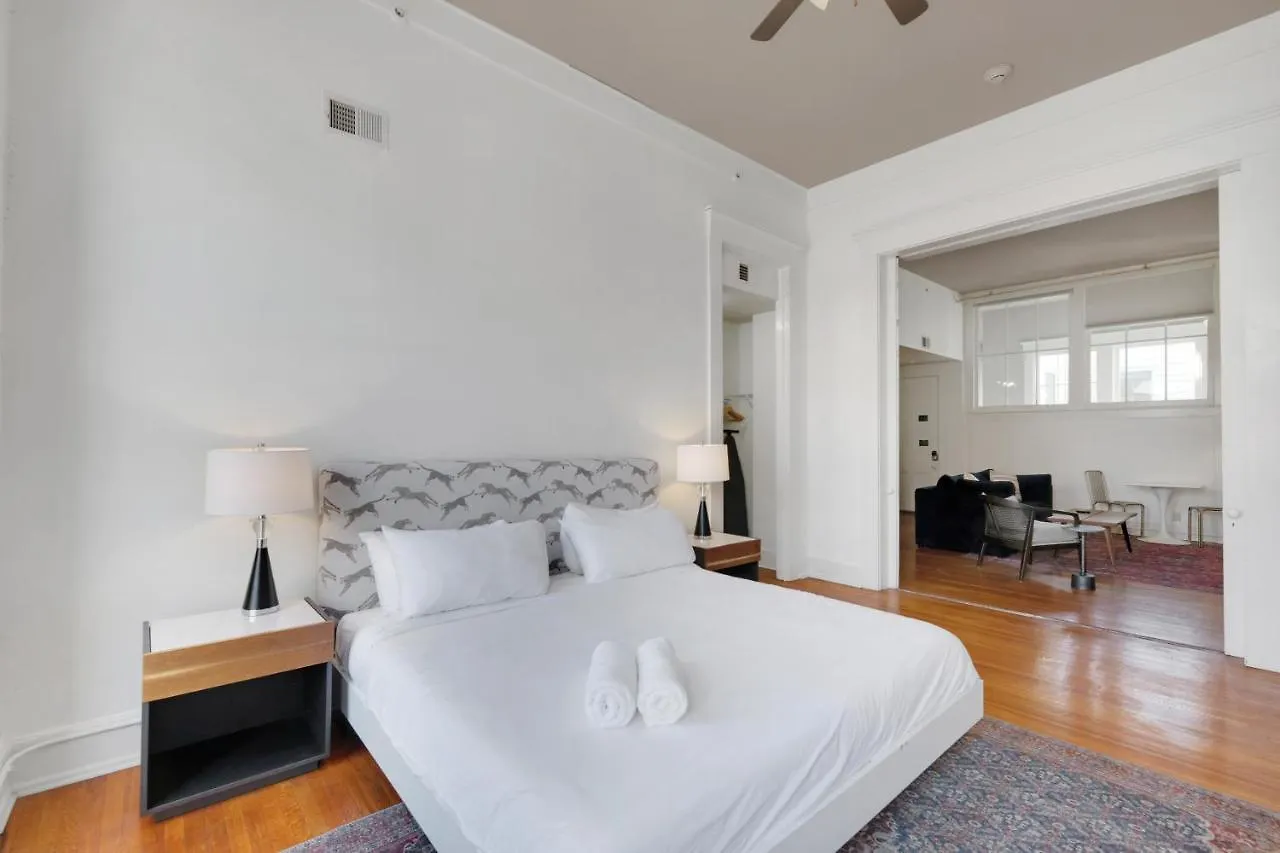 Apartment With King Bed In Downtown Louisville