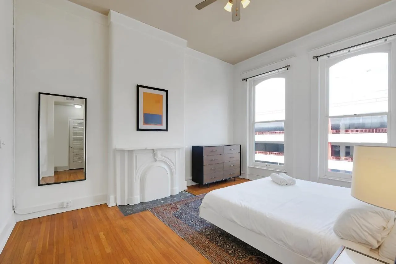 Apartment With King Bed In Downtown Louisville